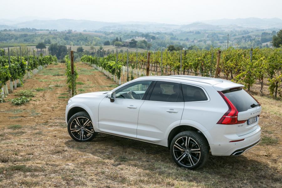  Volvo XC60 D4 R-Design 2017 года  (WW) (фото 6 из 6)